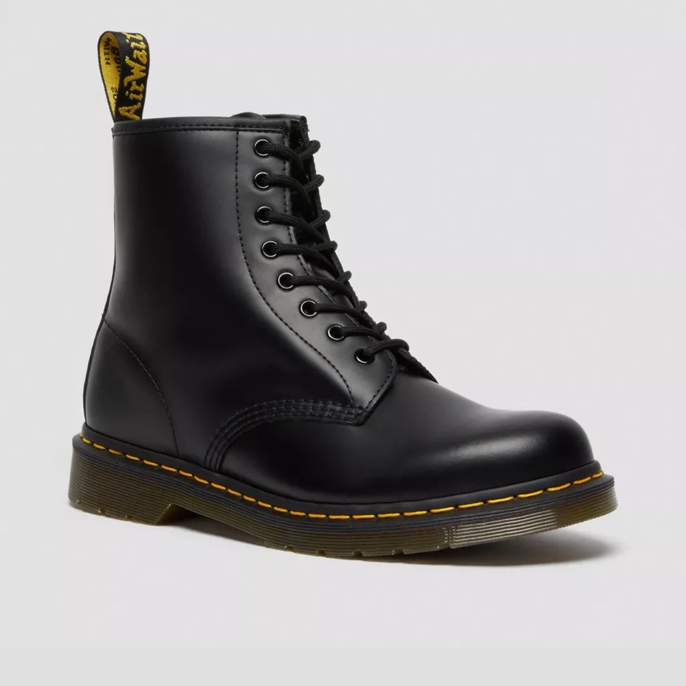 NEW WITHOUT TAGS NEVER WORN Dr. Martens Black Leather 1460 Lace Up Boots